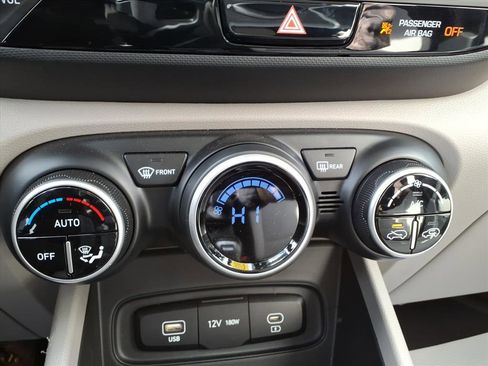 Certified 2024 Hyundai Venue SEL image 22