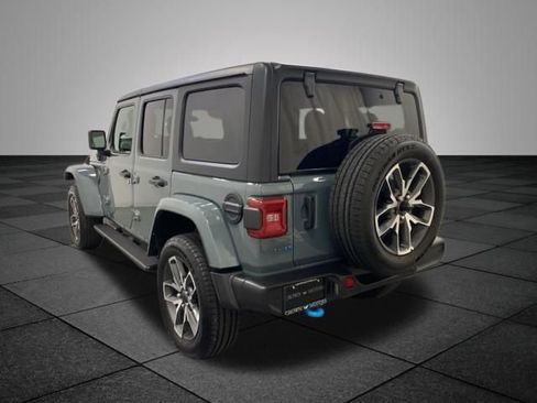 Used 2024 Jeep Wrangler Unlimited w/ Convenience Group AWD/4WD image 4