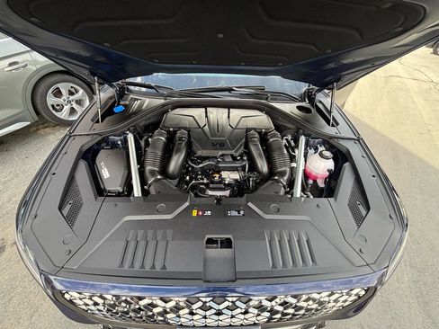 Used 2025 Genesis GV70 3.5T Sport image 8