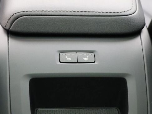 Used 2025 Volvo XC60 B5 Plus image 12