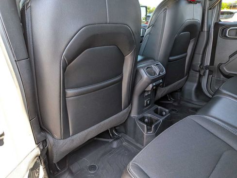 Used 2023 Jeep Gladiator Sport AWD/4WD image 15