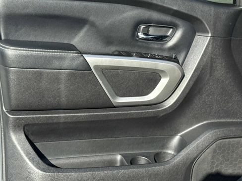 Used 2019 Nissan Titan PRO-4X image 17