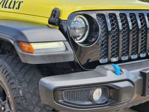 Used 2023 Jeep Wrangler Unlimited w/ Cold Weather Group AWD/4WD image 9