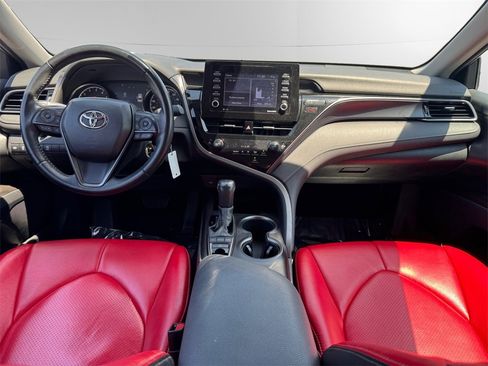 Used 2022 Toyota Camry SE image 10