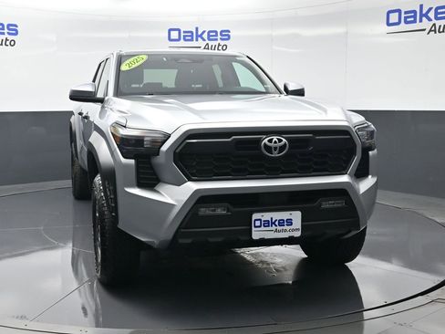 Used 2025 Toyota Tacoma TRD Off-Road image 3