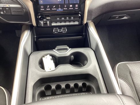 Used 2023 RAM 2500 Laramie AWD/4WD image 19