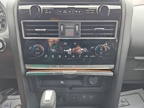 Used 2023 Nissan Armada SL w/ Captain's Chairs Package AWD/4WD image 29