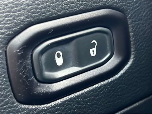 Used 2019 Jeep Wrangler Unlimited Rubicon AWD/4WD image 18