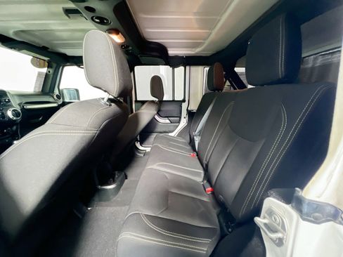 Used 2018 Jeep Wrangler Unlimited Sahara image 28