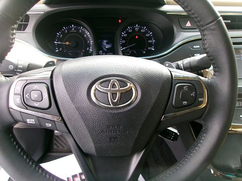 Used 2015 Toyota Avalon XLE image 16