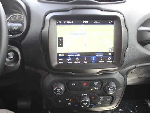 Used 2022 Jeep Renegade Altitude w/ Convenience Group AWD/4WD image 4