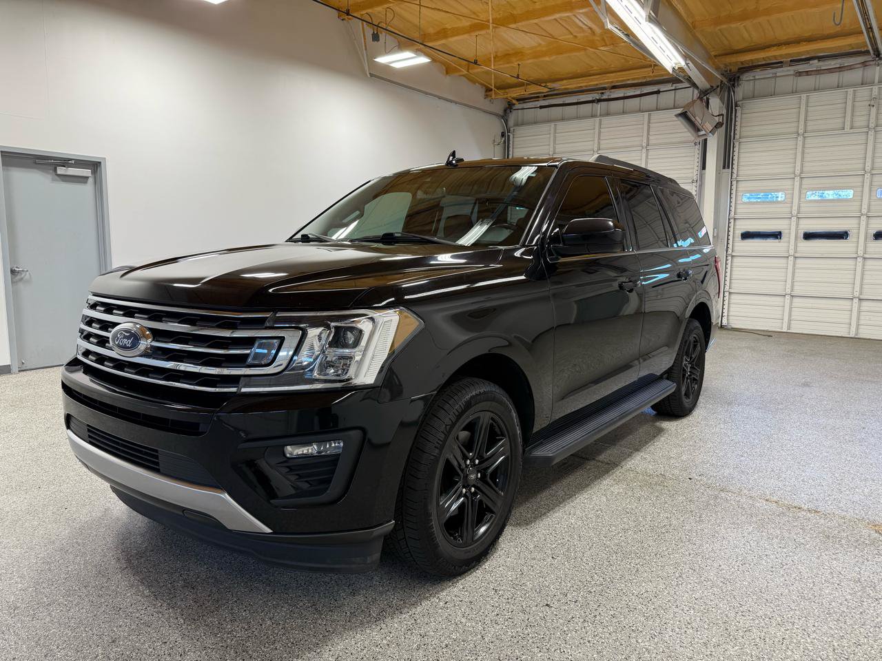 Used 2021 Ford Expedition XLT RWD image 2