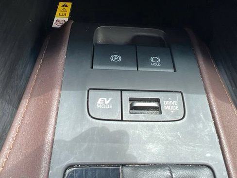Used 2021 Toyota Venza Limited w/ Advanced Technology Package AWD/4WD image 23