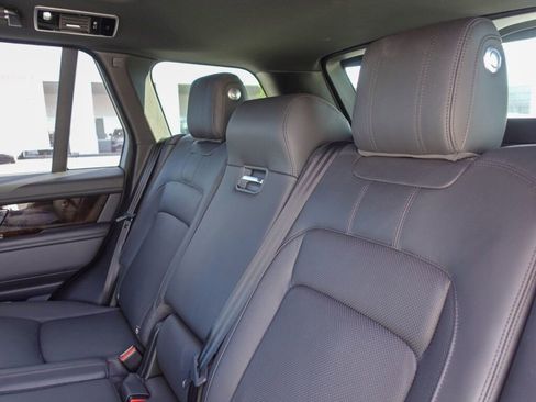 Used 2019 Land Rover Range Rover HSE image 11