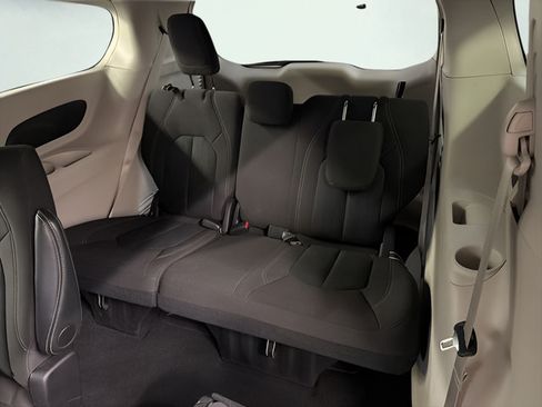 Used 2024 Chrysler Voyager LX FWD image 27