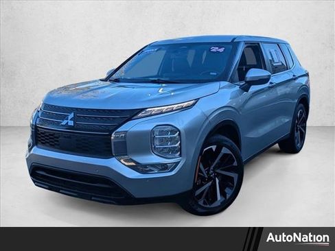 Used 2024 Mitsubishi Outlander SE image 1