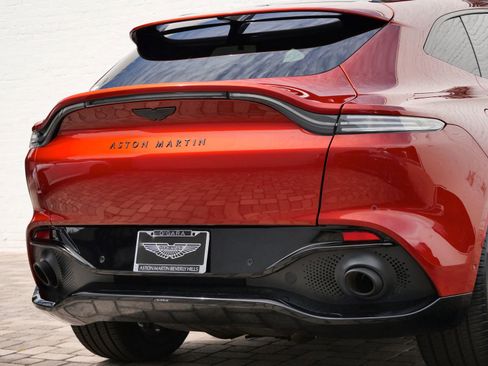 Used 2021 Aston Martin DBX AWD/4WD image 8