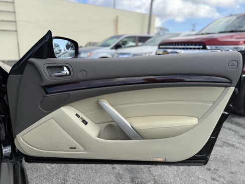 Used 2014 INFINITI Q60 Convertible w/ Premium Package image 25