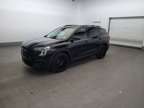 Used 2023 GMC Terrain SLT w/ Infotainment Package II FWD image 2