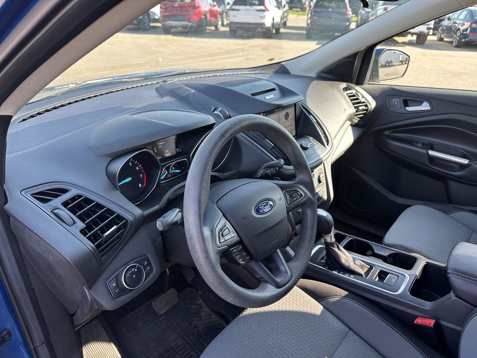 Used 2017 Ford Escape SE w/ Equipment Group 201A FWD image 18
