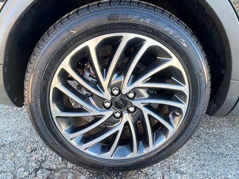 Used 2019 Lincoln Nautilus Reserve image 11