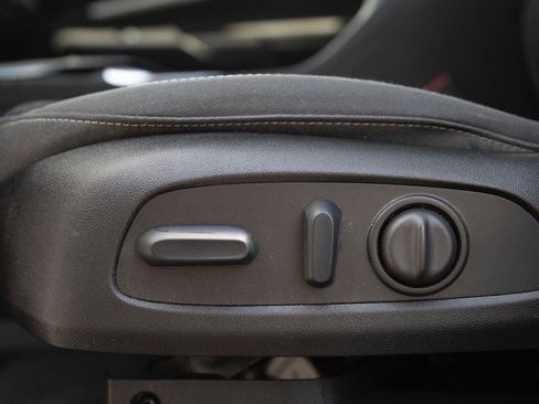 Used 2023 Chevrolet Bolt EUV LT w/ Comfort Package FWD image 13
