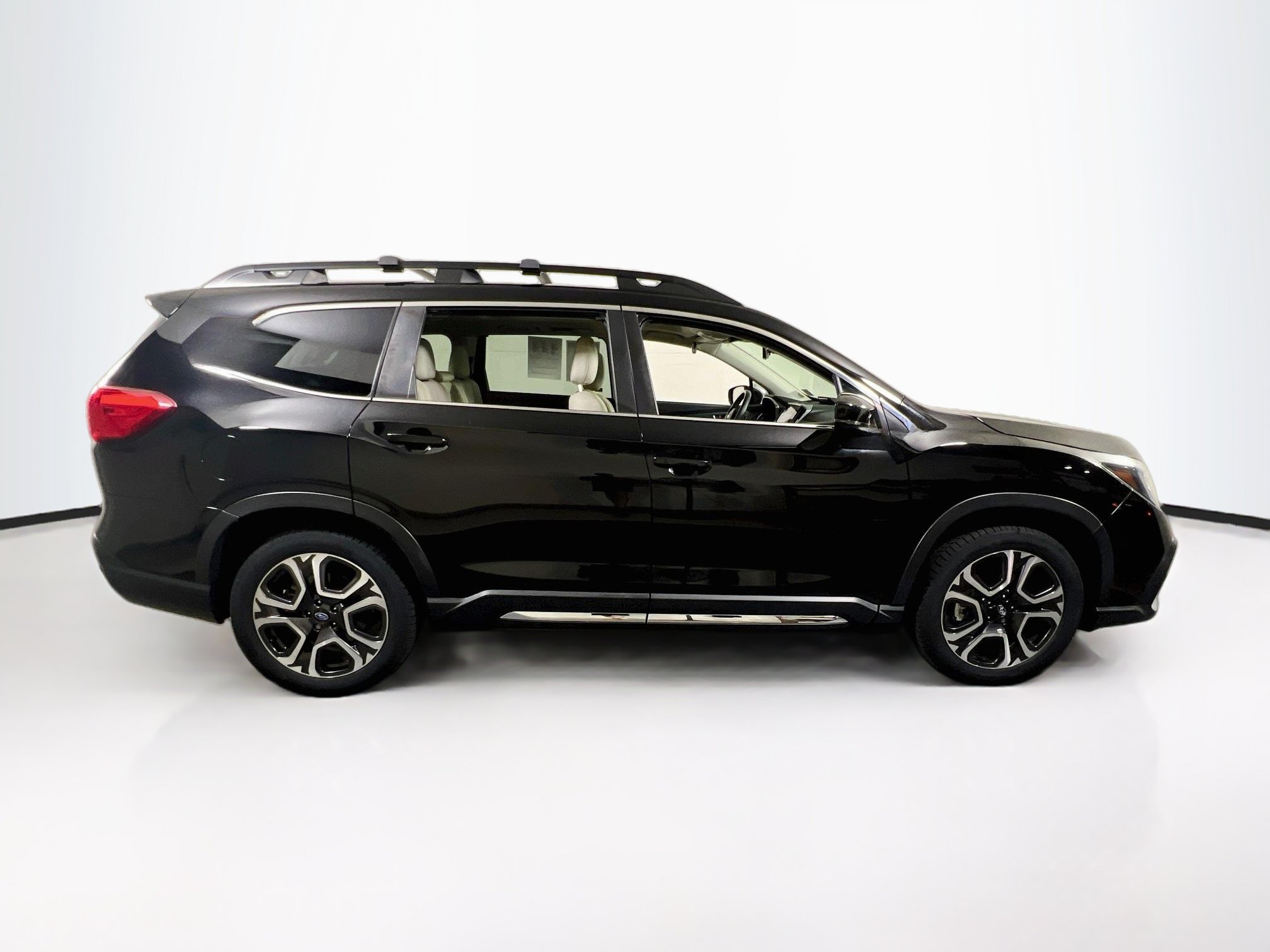 Used 2024 Subaru Ascent Limited w/ Technology Package AWD/4WD image 4