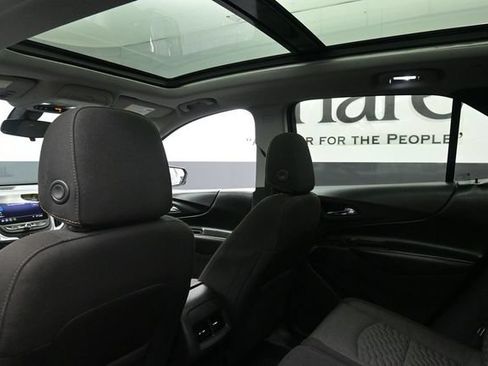 Used 2019 Chevrolet Equinox LT w/ Sun & Navigation Package AWD/4WD image 18