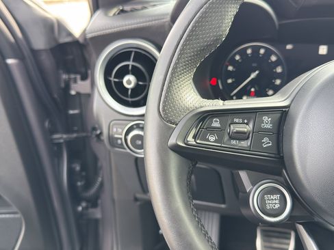 Used 2024 Alfa Romeo Stelvio Ti image 33