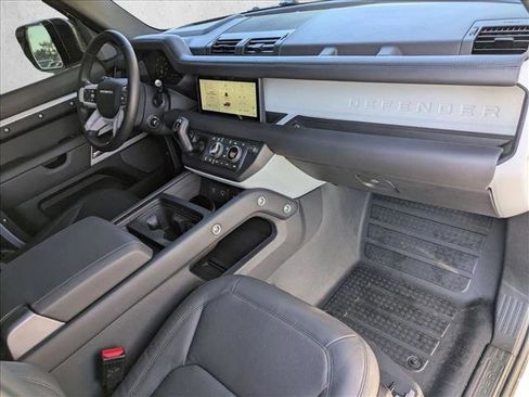 Used 2024 Land Rover Defender 110 S image 24