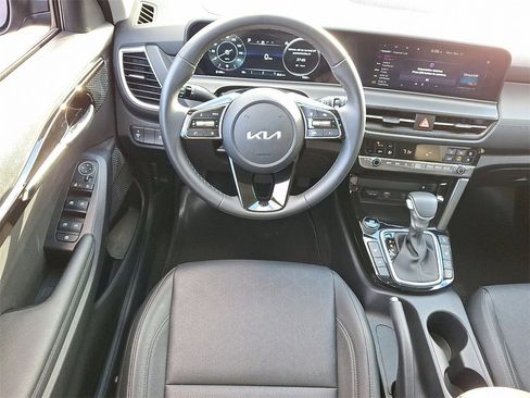 Used 2025 Kia Seltos EX w/ EX Sunroof Package image 12