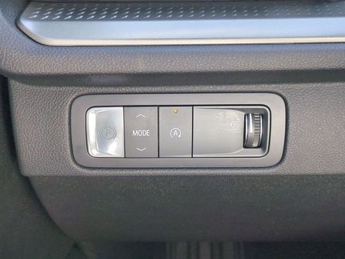 Used 2025 Chevrolet Traverse LT FWD image 21