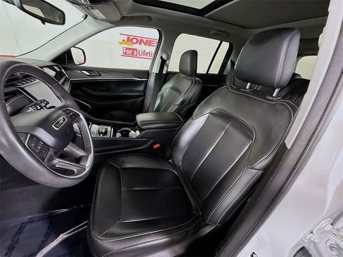 Used 2023 Jeep Grand Cherokee 4WD 4xe image 28