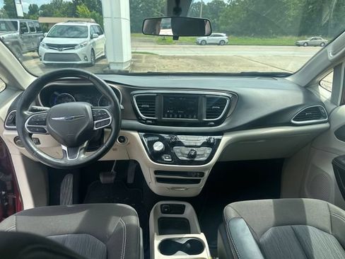 Used 2020 Chrysler Voyager LX w/ Cold Weather Group FWD image 12