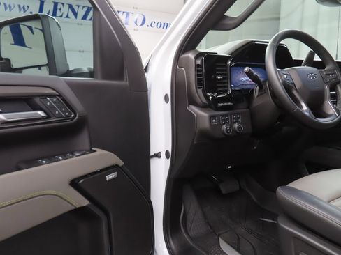 Used 2025 Chevrolet Silverado 2500 ZR2 w/ Technology Package image 64
