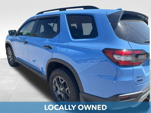 Used 2025 Honda Pilot TrailSport image 6
