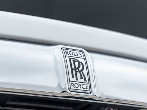 Used 2018 Rolls-Royce Dawn RWD image 15