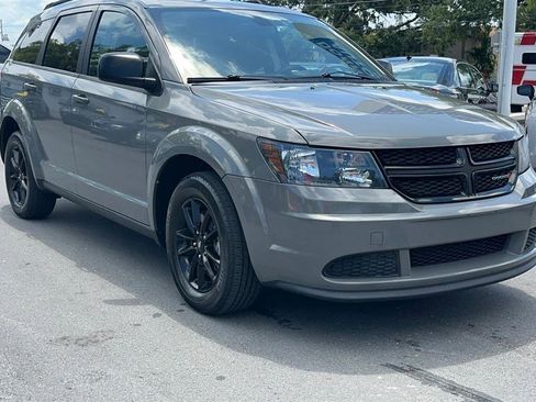 Used 2020 Dodge Journey SE w/ Blacktop Package FWD image 4