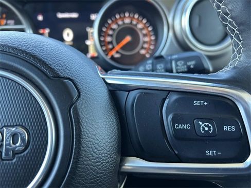 Used 2018 Jeep Wrangler Unlimited Sahara image 24