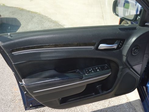 Used 2017 Chrysler 300 C AWD/4WD image 15