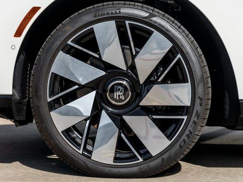 New 2026 Rolls-Royce Cullinan image 13