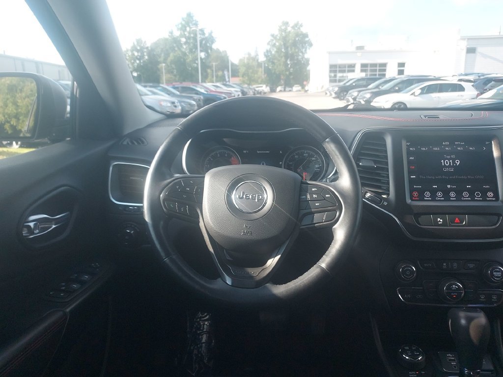 Used 2019 Jeep Cherokee Trailhawk w/ Cold Weather Group AWD/4WD image 10