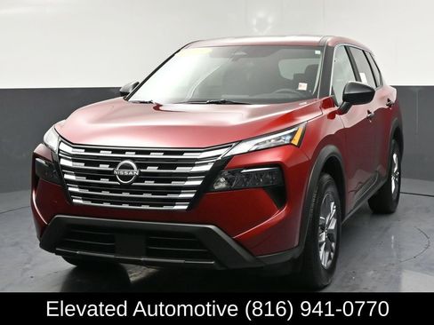 Used 2025 Nissan Rogue S AWD/4WD image 3