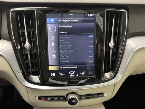 Used 2019 Volvo S60 T6 Momentum w/ Premium Package image 18