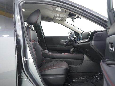 Used 2025 Nissan Kicks SR image 11