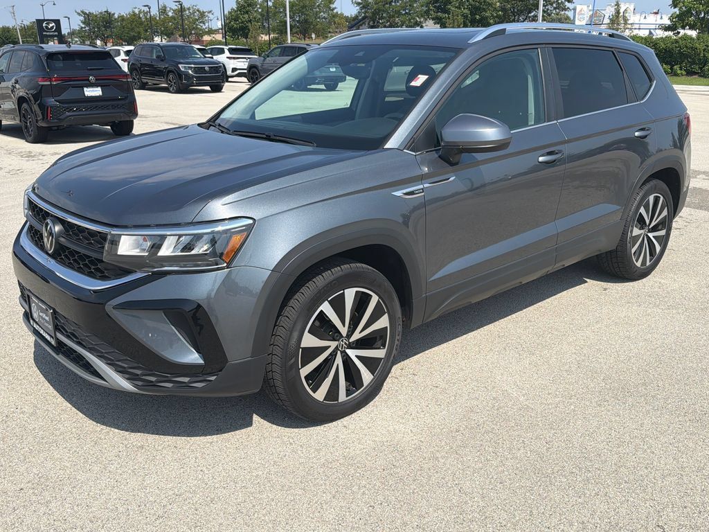 Certified 2023 Volkswagen Taos SE w/ Panoramic Sunroof Package AWD/4WD image 3