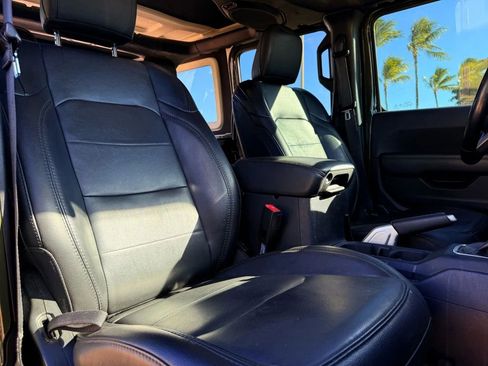 Used 2021 Jeep Wrangler Unlimited Sahara image 9