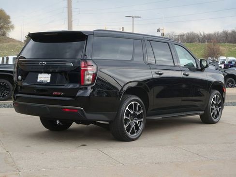 Used 2022 Chevrolet Suburban RST w/ Luxury Package AWD/4WD image 7