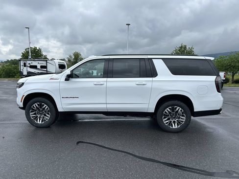New 2026 Chevrolet Suburban Z71 w/ Comfort Package AWD/4WD image 4