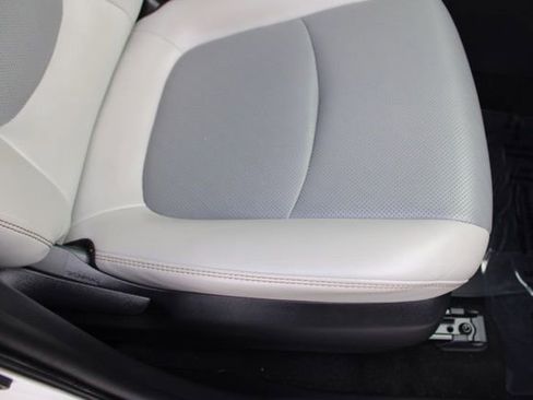 Used 2019 Toyota RAV4 Limited image 21